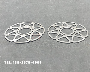 變形的鋁板如何快速調(diào)平呢？用什么機(jī)器呢？</a>